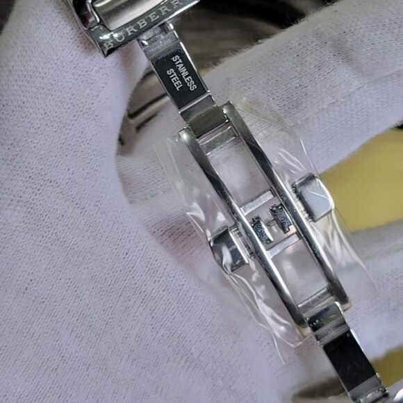 NIB White Burberry Watch in Stainless Steel - Picture 6 of 8